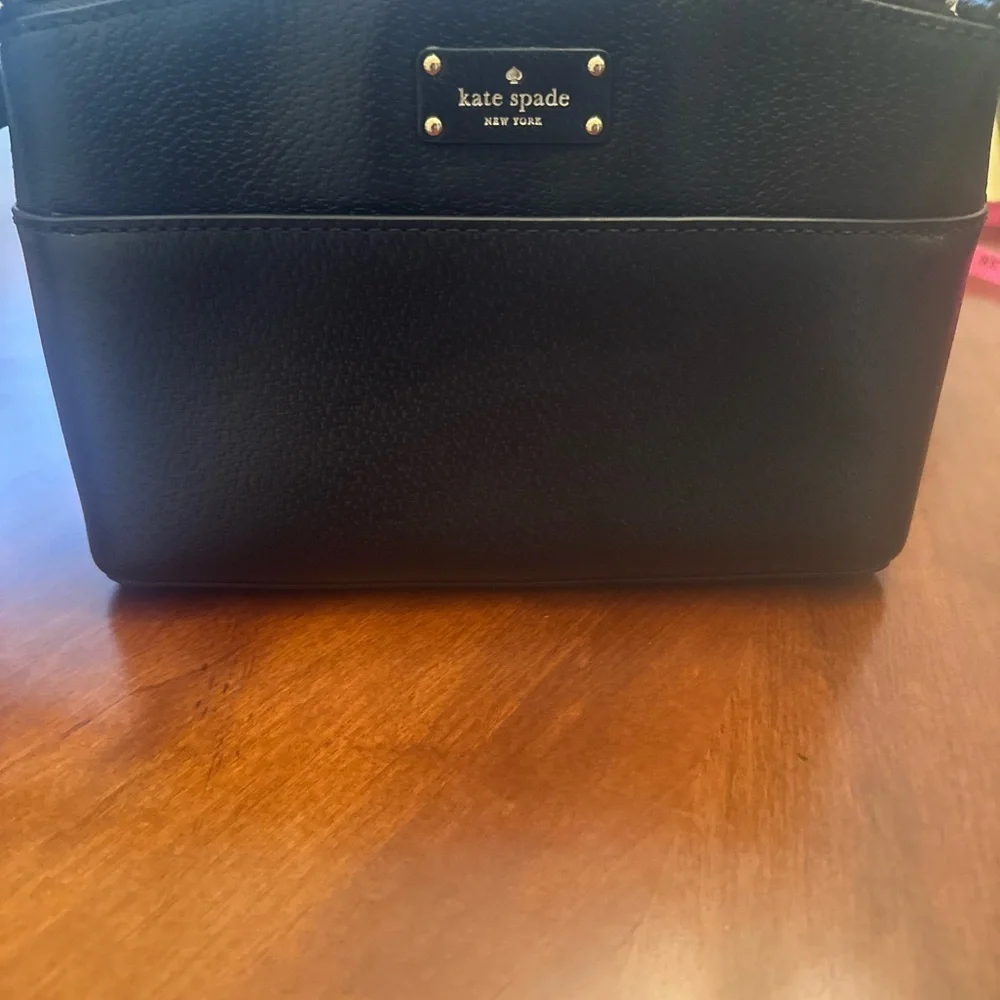 Kate Spade New York Pebbled Leather Crossbody – Black | Luxury & Timeless